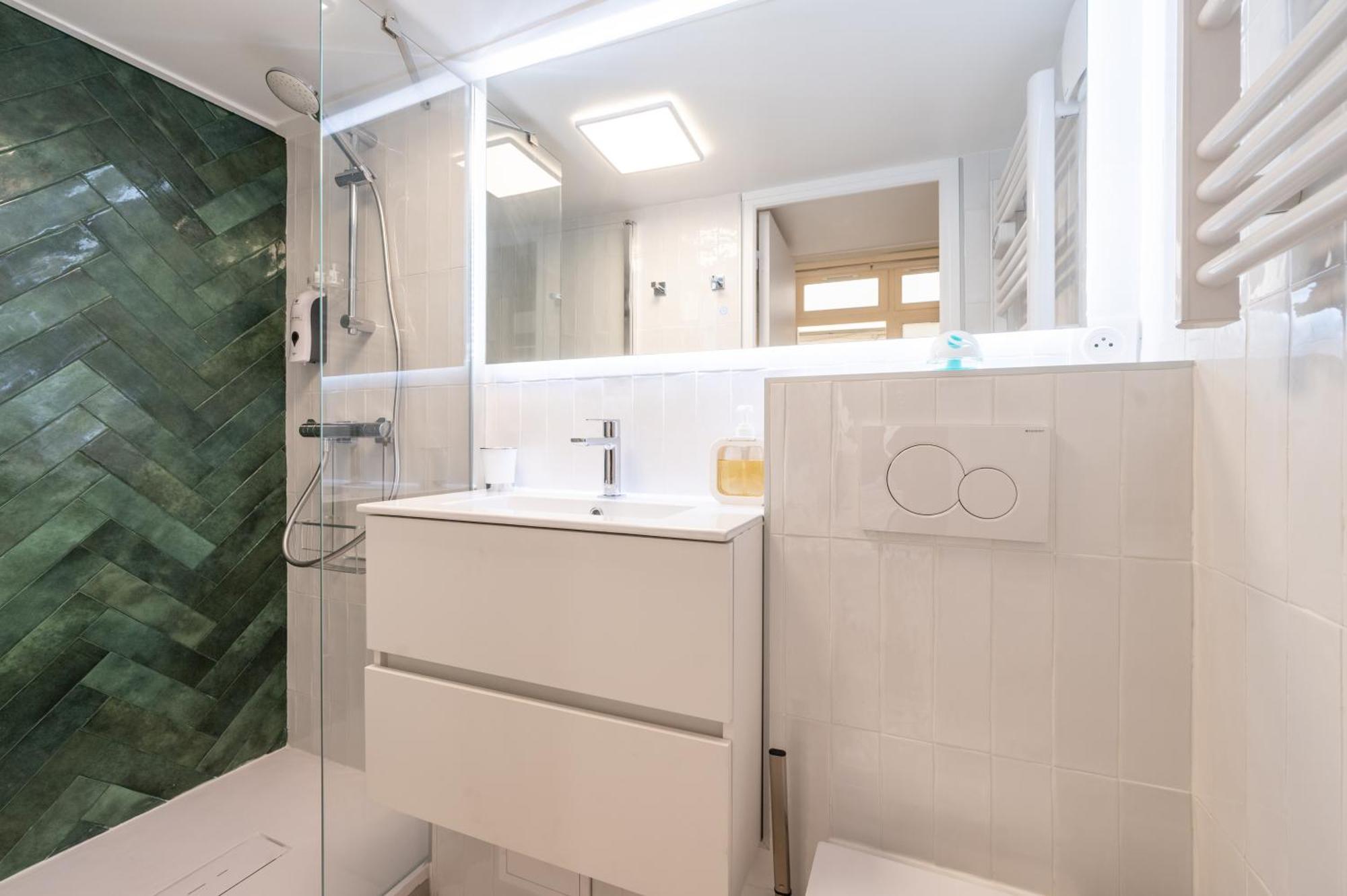 Little Boudoir Of Paris Champs-Elysees Екстериор снимка
