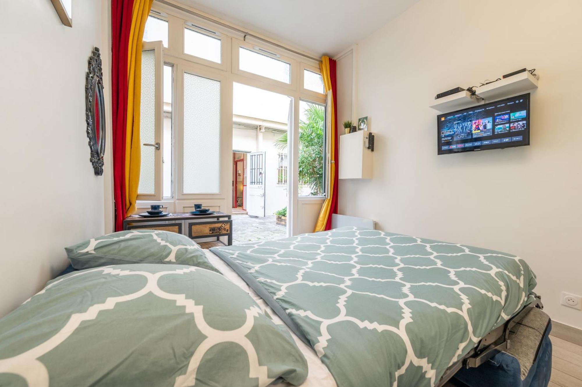 Little Boudoir Of Paris Champs-Elysees Екстериор снимка