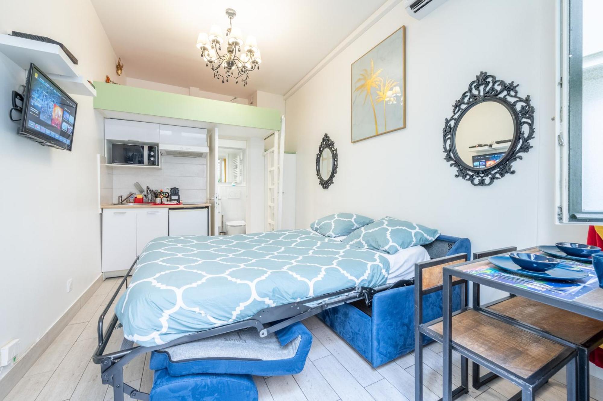 Little Boudoir Of Paris Champs-Elysees Екстериор снимка