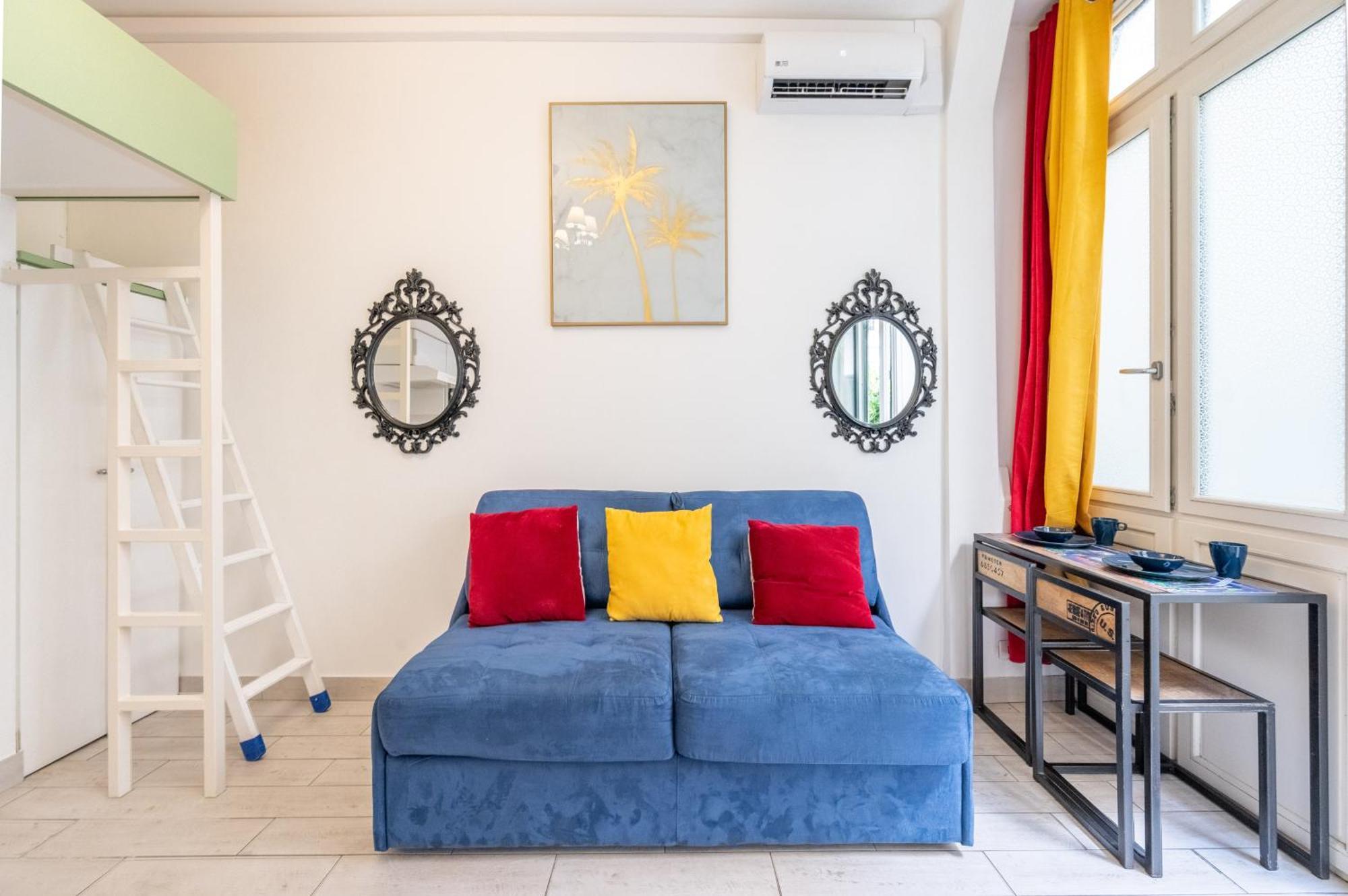 Little Boudoir Of Paris Champs-Elysees Екстериор снимка