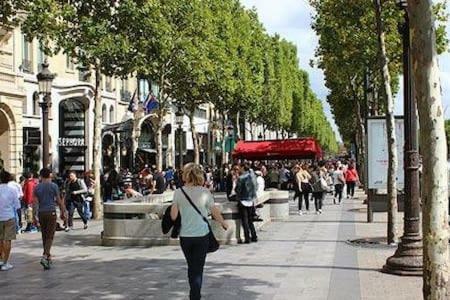 Little Boudoir Of Paris Champs-Elysees Екстериор снимка