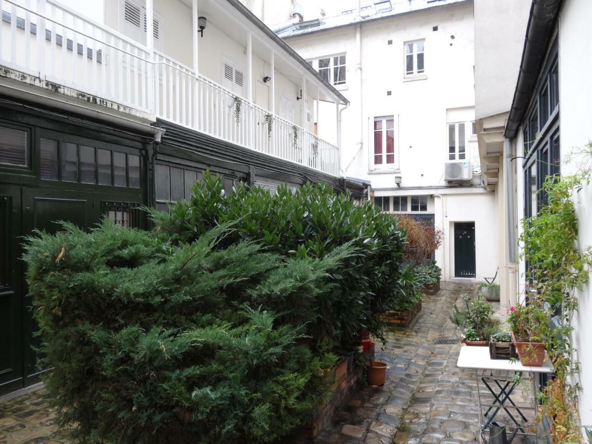 Little Boudoir Of Paris Champs-Elysees Екстериор снимка
